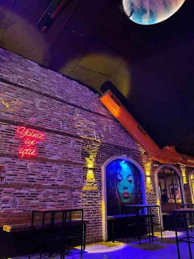 Bornova Sahne: İzmir Bornova’nın En Enerjik Konser ve Etkinlik Durağı